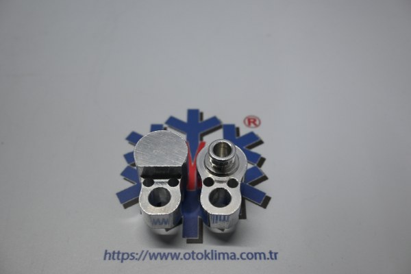 KYO7953  HYUNDAI-KIA KOMPRESÖR ÇIKIŞI 