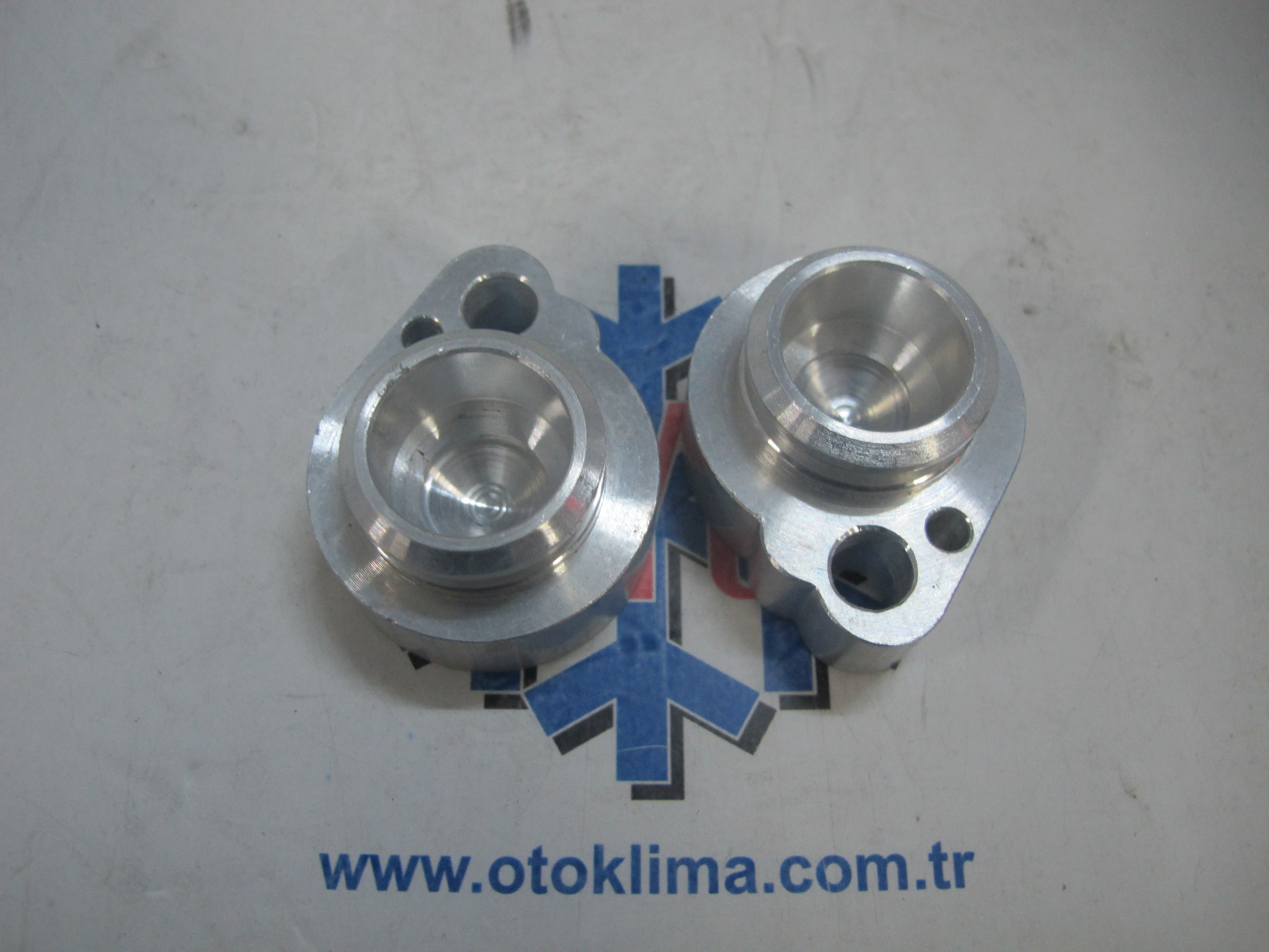 KYO7964  BMW-MERCEDES-VW KOMPRESÖR ÇİKİŞİ 