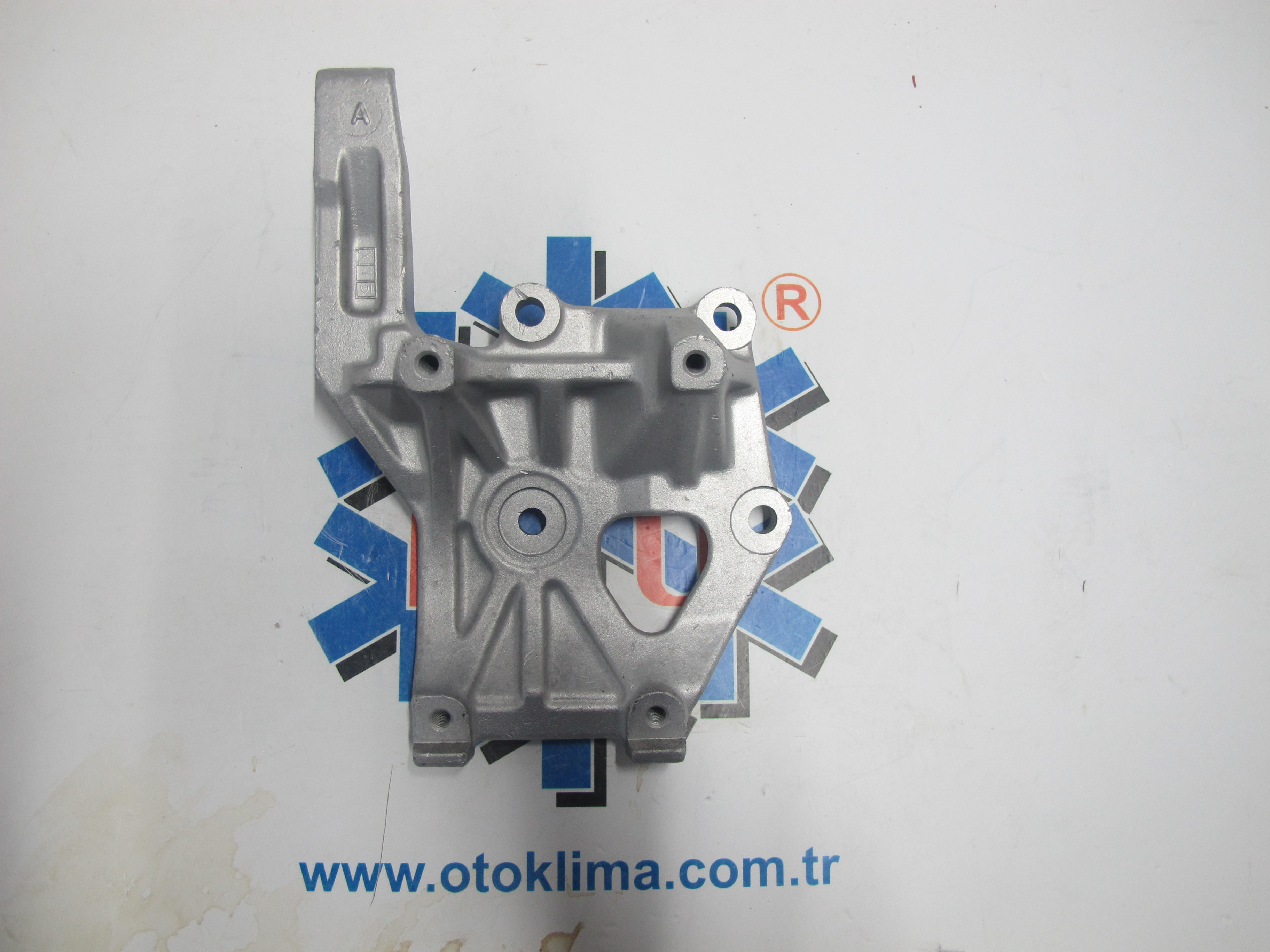 KYOBR1023 TOYOTA BRAKET 