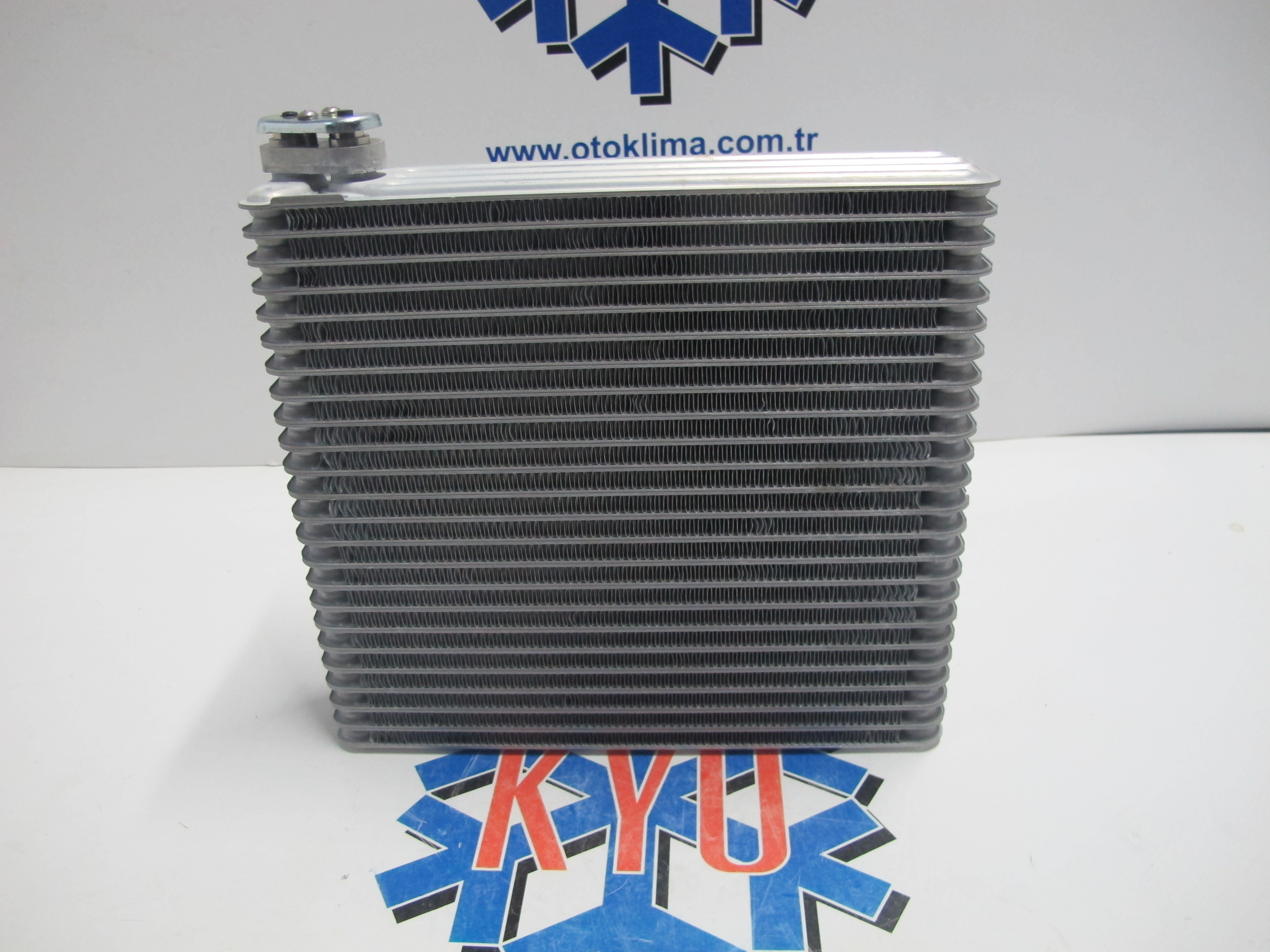 KYOEV 4B0819353A  AUDİ A6  OEM : 4B0819353A - 4B0819353B