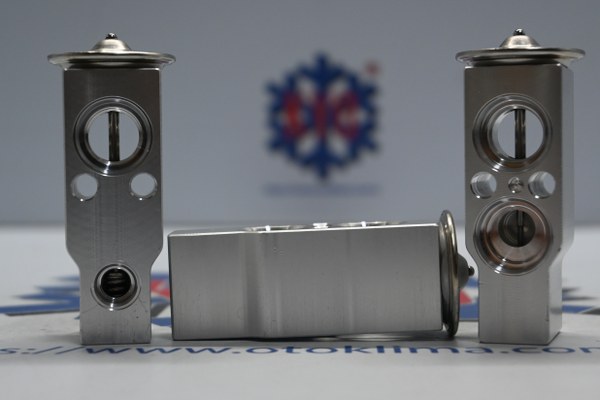 KYOEX9918 98 TOYOTA R134A - İŞ MAKİNASI OEM:447500-0031, 88710-1626