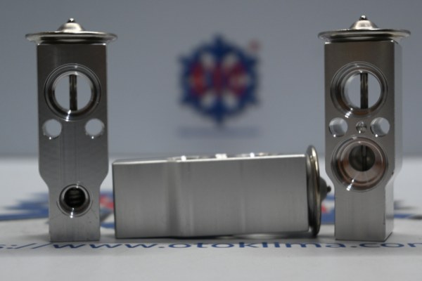 KYOEX9918 98 TOYOTA R134A - İŞ MAKİNASI OEM:447500-0031, 88710-1626