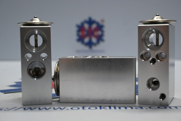 KYOEX9928 FIAT DOBLO OEM:46722958 