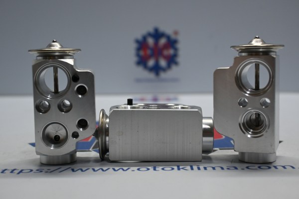 KYOEX9931 VOLKSWAGEN T5 OEM: 7H0820712