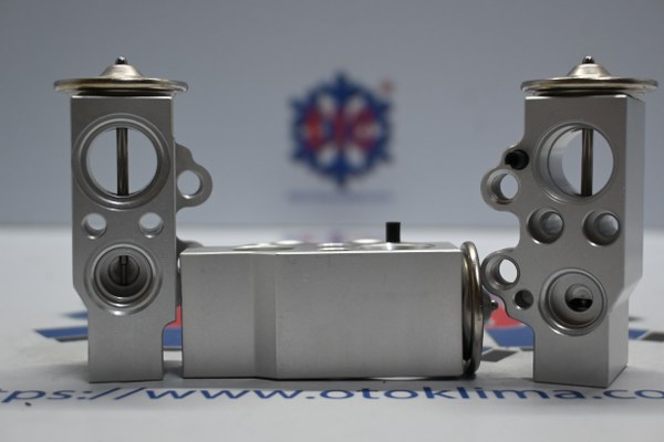 KYOEX9933 VOLKSWAGEN POLO OEM : 6C0820679 