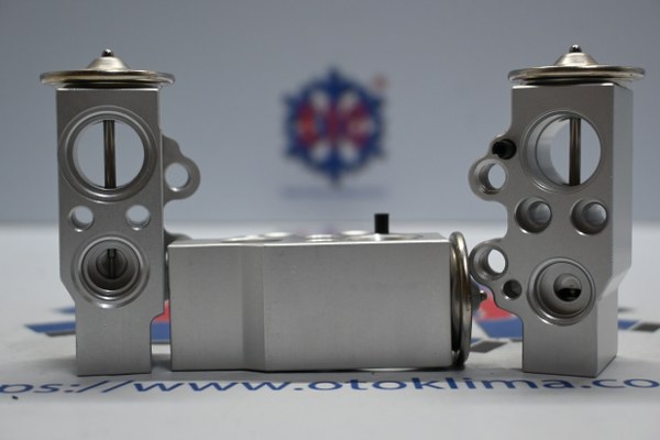 KYOEX9933 VOLKSWAGEN POLO OEM : 6C0820679 