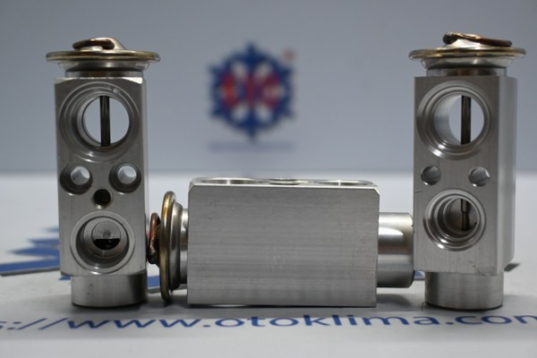 KYOEX9935 BMW 5 SERIES E60  OEM: 64116921051