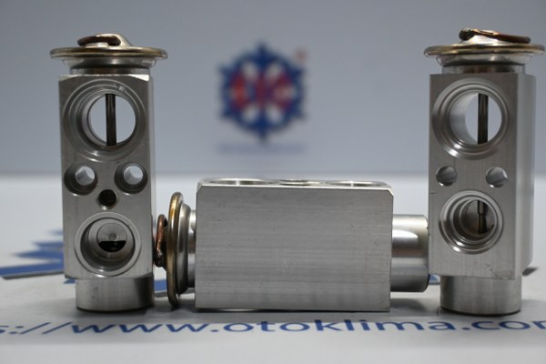 KYOEX9935 BMW 5 SERIES E60  OEM: 64116921051