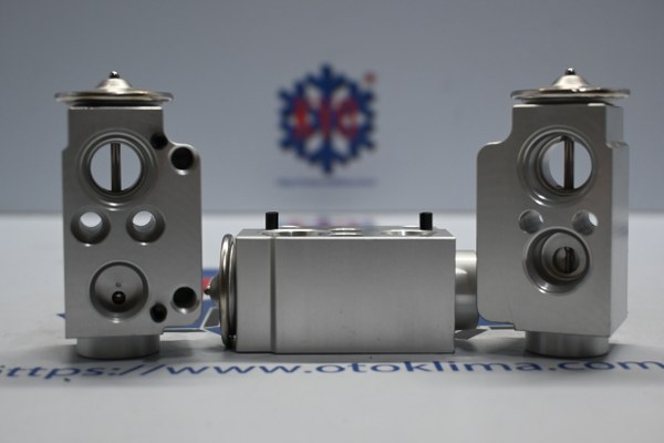 KYOEX9940 BMW 1 SERIES E81 OEM:64119182512 