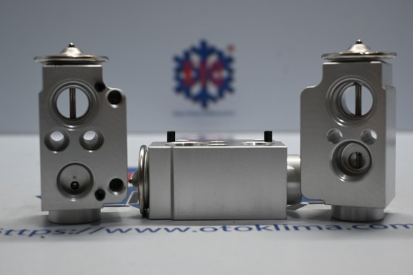 KYOEX9940 BMW 1 SERIES E81 OEM:64119182512 