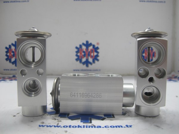 KYOEX9943 BMW E60-E61-E63-E64 OEM : 64116964286