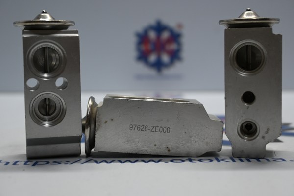 KYOEX9972 HYUNDAİ BLUE -  İ 20 - KİA CEED OEM :97626-2S000