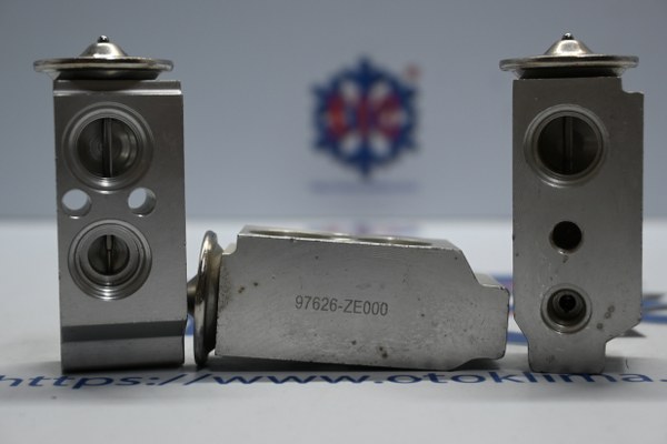 KYOEX9972 HYUNDAİ BLUE -  İ 20 - KİA CEED OEM :97626-2S000