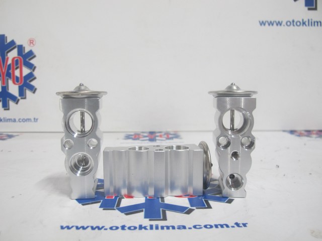 KYOEX9990  SUBARU FORESTER OEM : T43828B