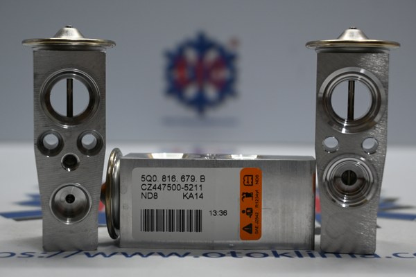 KYOEX9991ORJ   AUDİ - VOLKSAGEN ORJİNAL  OEM : 5Q0816679B