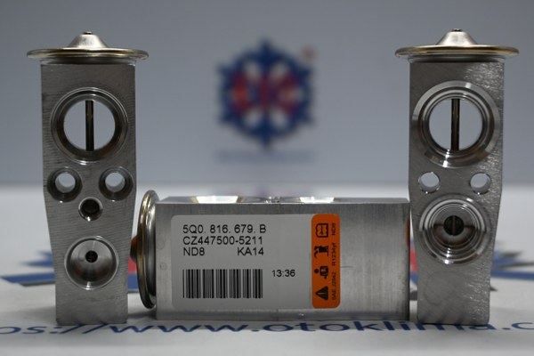 KYOEX9991ORJ   AUDİ - VOLKSAGEN ORJİNAL  OEM : 5Q0816679B