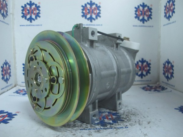 KYOK06011 İŞ MAKİNASI HİTACHİ 24V V KAYİŞ OEM : 506011-8620
