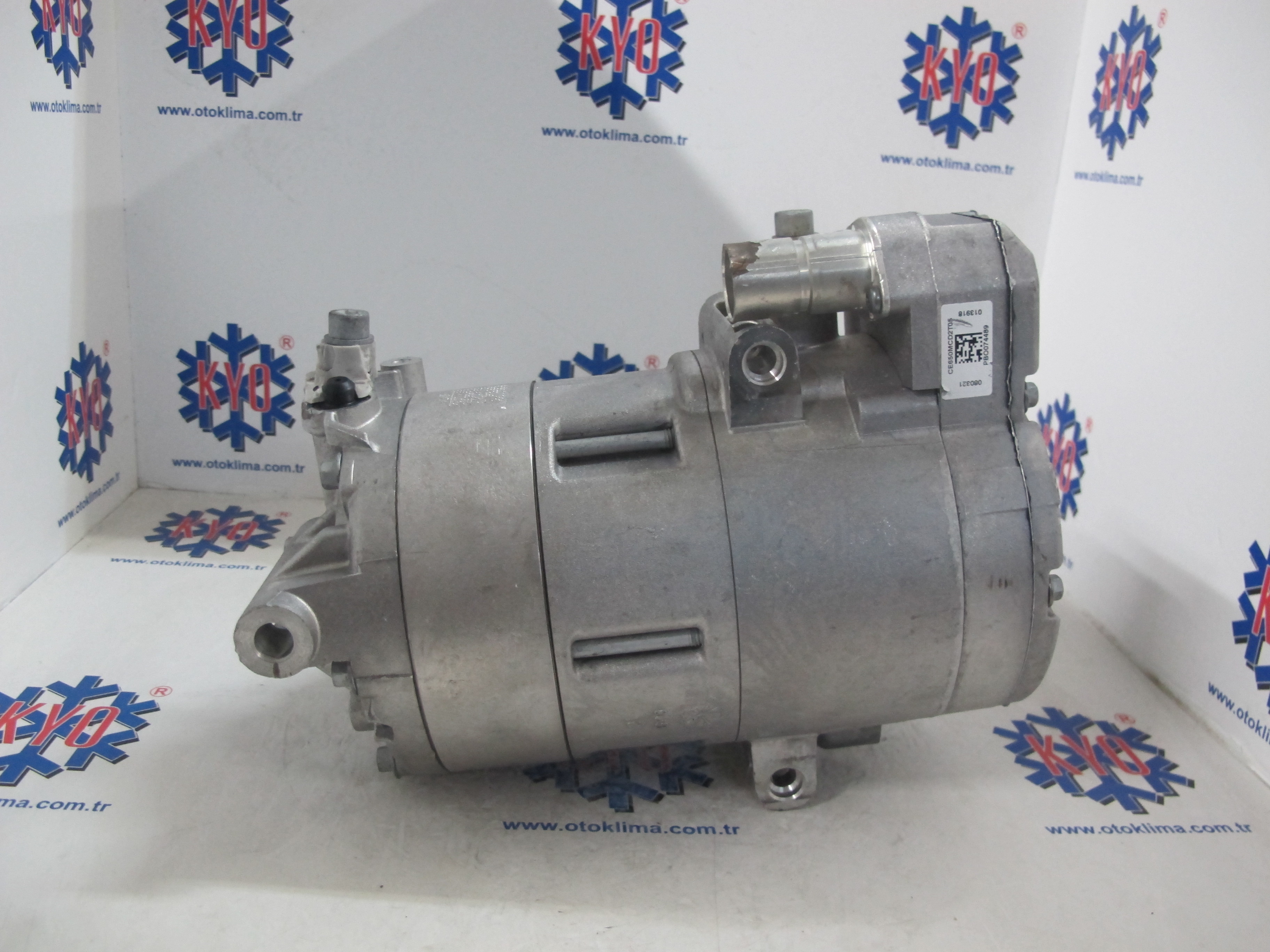 KYOK150257 BMW İ8 AMV  OEM : 6452-9496109