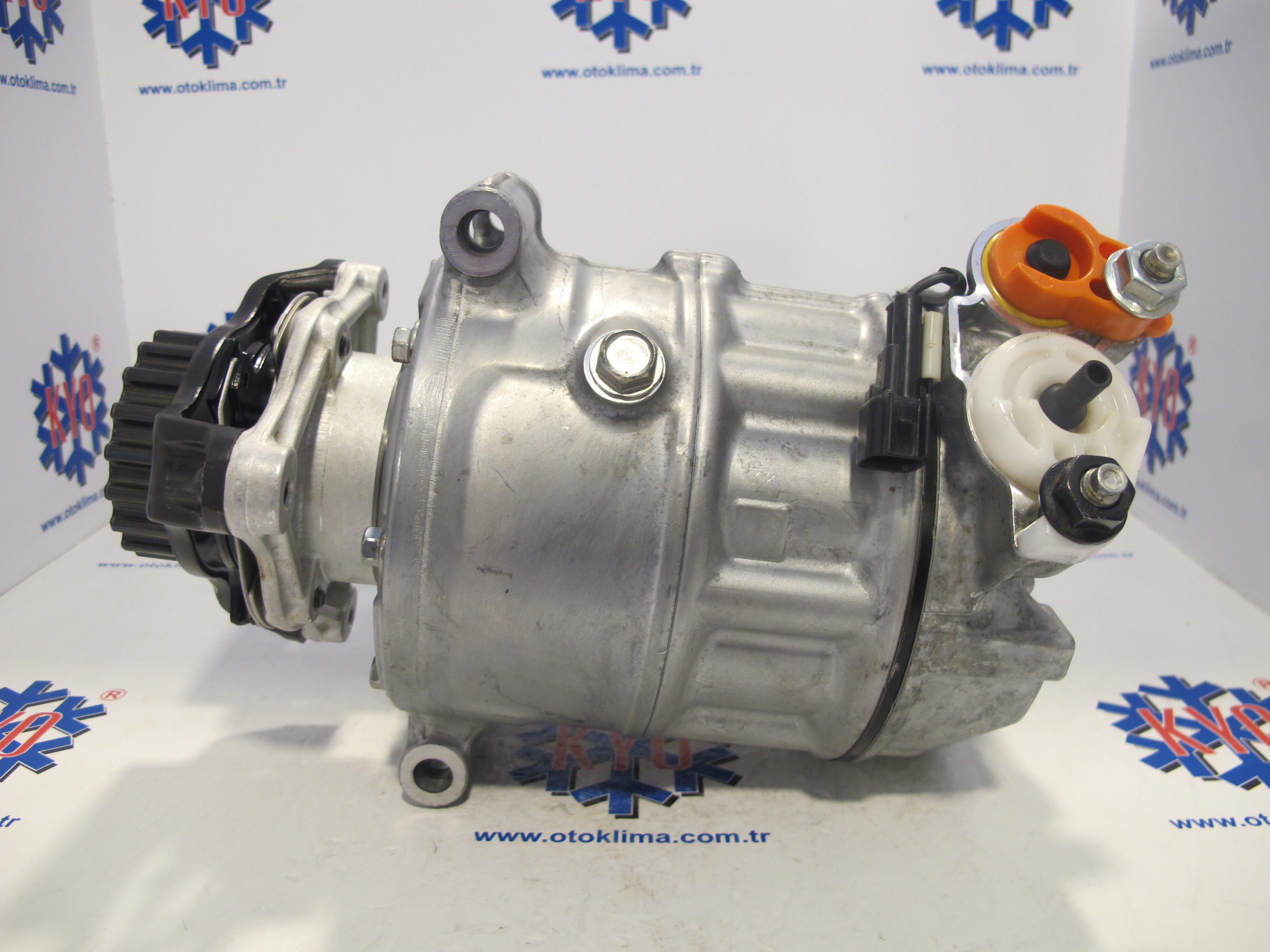 KYOK150183 JAGUAR XF  OEM : 22934908599