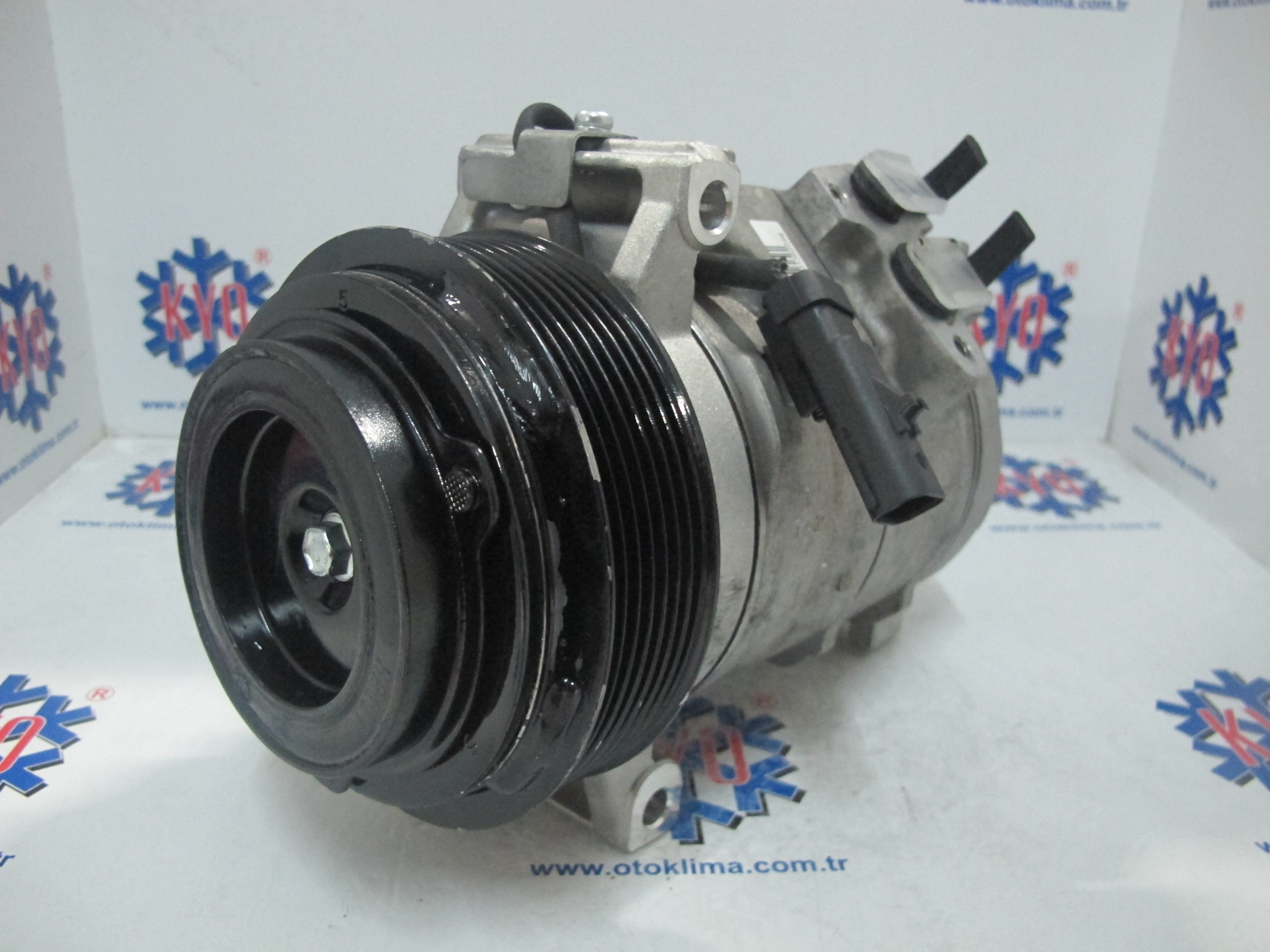 KYOK150226 GRAND CHEROKEE 7 PK  OEM : 55116835AD