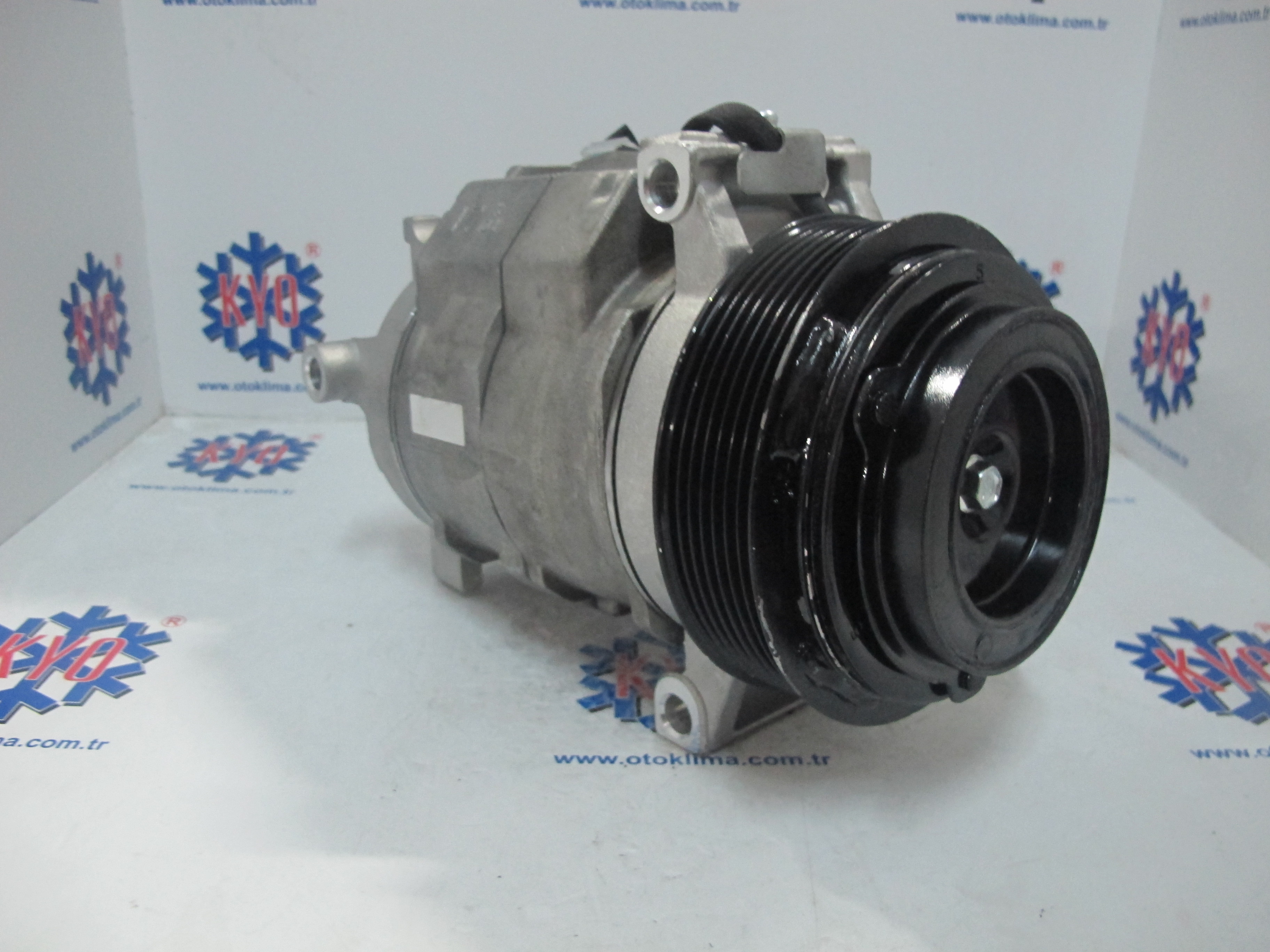 KYOK150226 GRAND CHEROKEE 7 PK  OEM : 55116835AD
