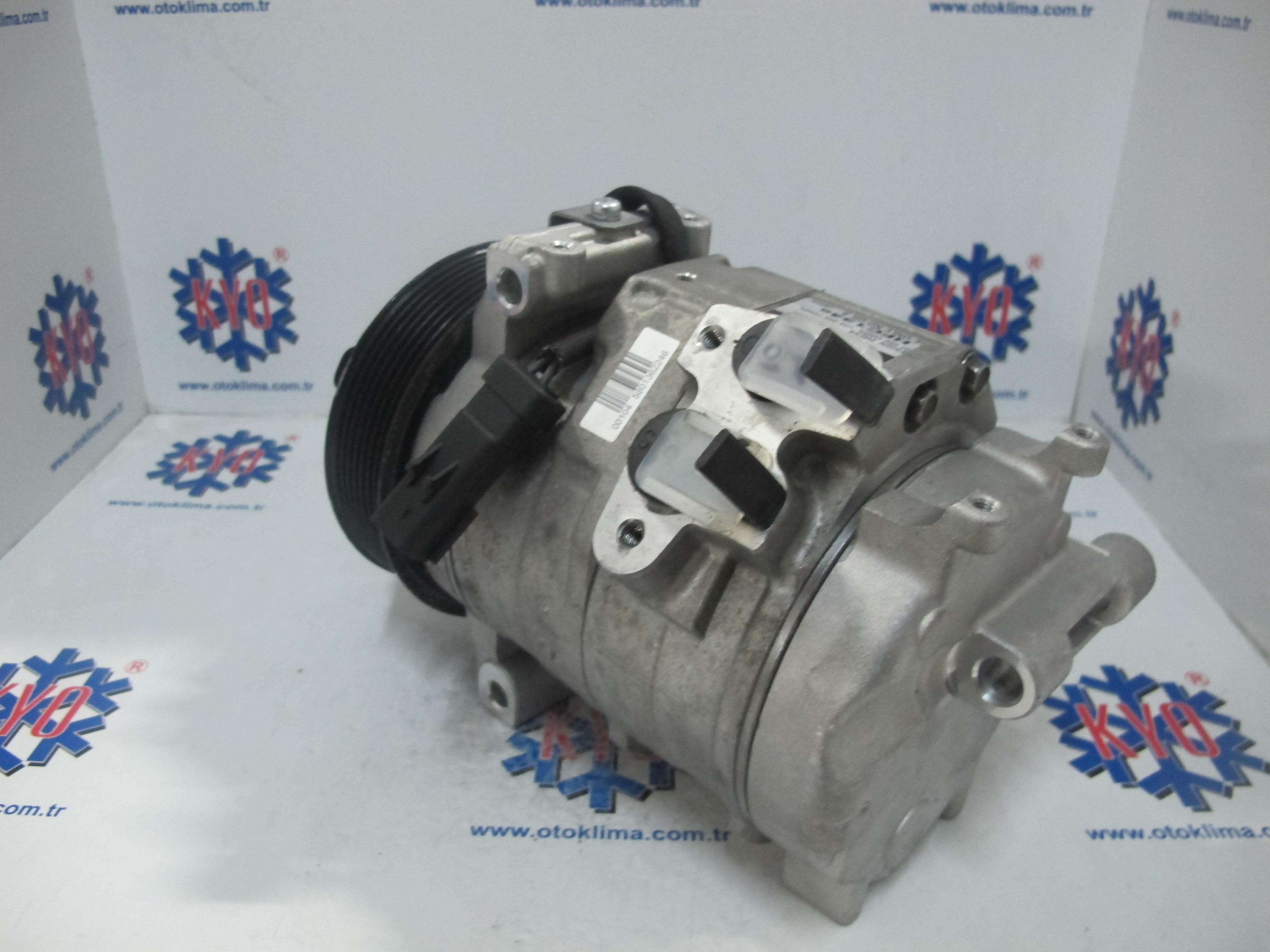 KYOK150226 GRAND CHEROKEE 7 PK  OEM : 55116835AD