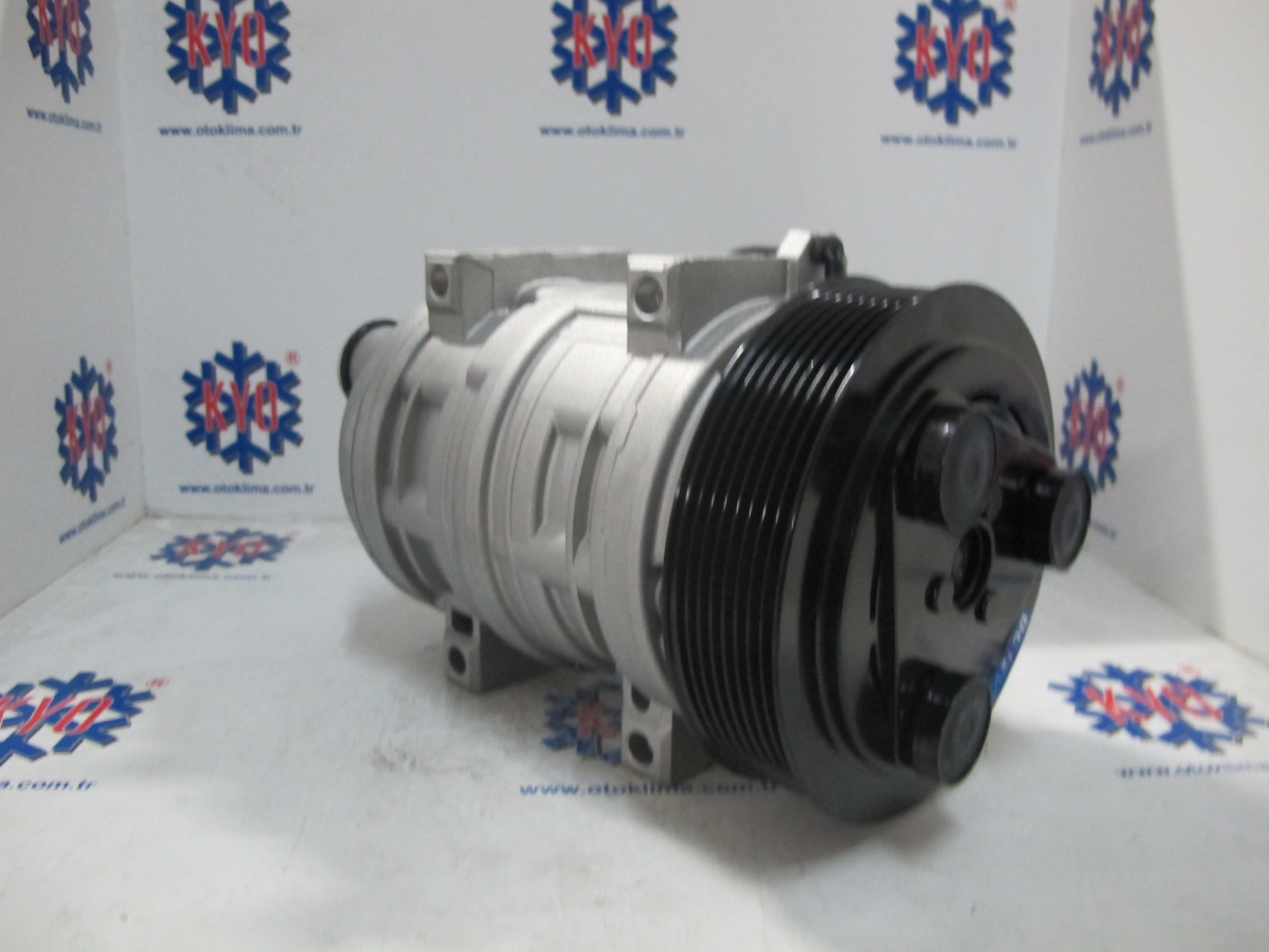 KYOK150237 TM21 12V 8 PK  ÇAP : 137 OEM : 488-47242