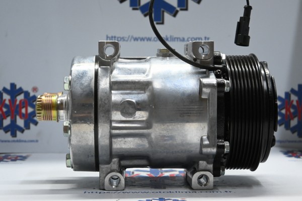KYOK15025  İVECO İŞ MAKİNESİ SD7H15 12V 8 PK 32X32 OEM : 504185596/SANDEN 8124