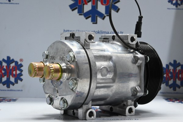 KYOK15025  İVECO İŞ MAKİNESİ SD7H15 12V 8 PK 32X32 OEM : 504185596/SANDEN 8124