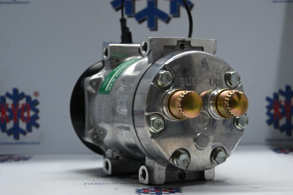 KYOK15025  İVECO İŞ MAKİNESİ SD7H15 12V 8 PK 32X32 OEM : 504185596/SANDEN 8124