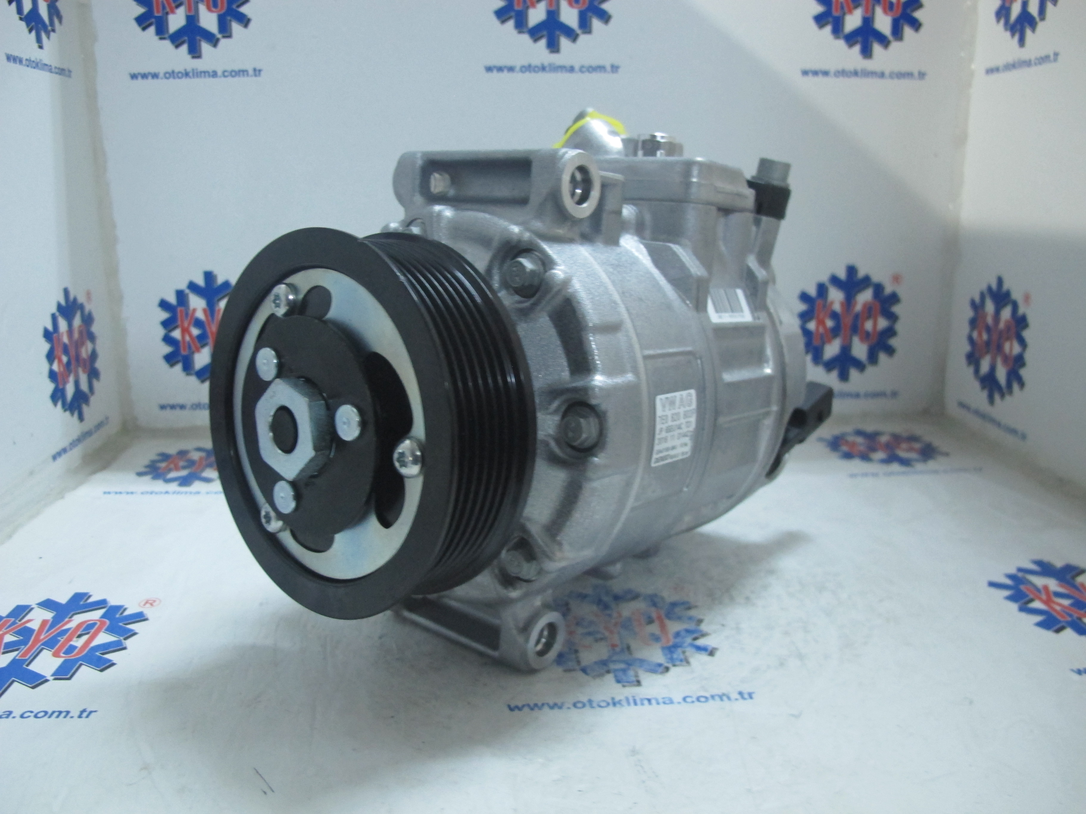 KYOK150279  VOLKSWAGEN TRANSPORTER T6  OEM : 7E0820803- 7E0820803P - 7E0820803E