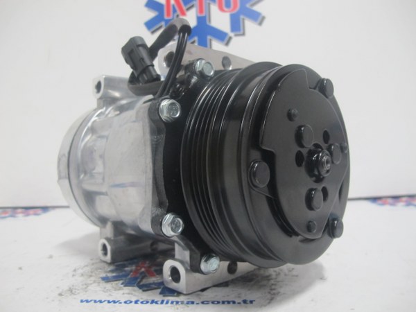 KYOK15028  NEW HOLLAND  TRAKTÖR  4 PK 12V OEM : 87709785 - 87802912