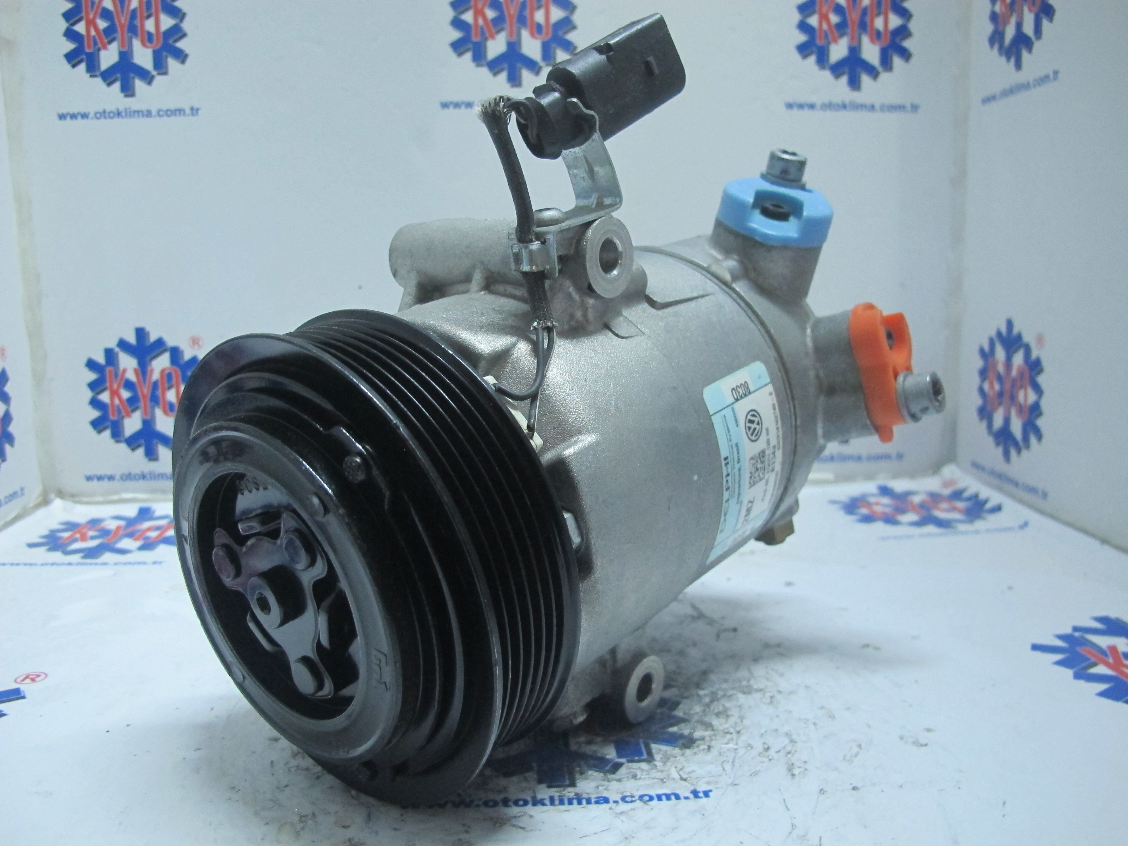KYOK150363 VOLKSWAGEN POLO OEM :1S0820803D