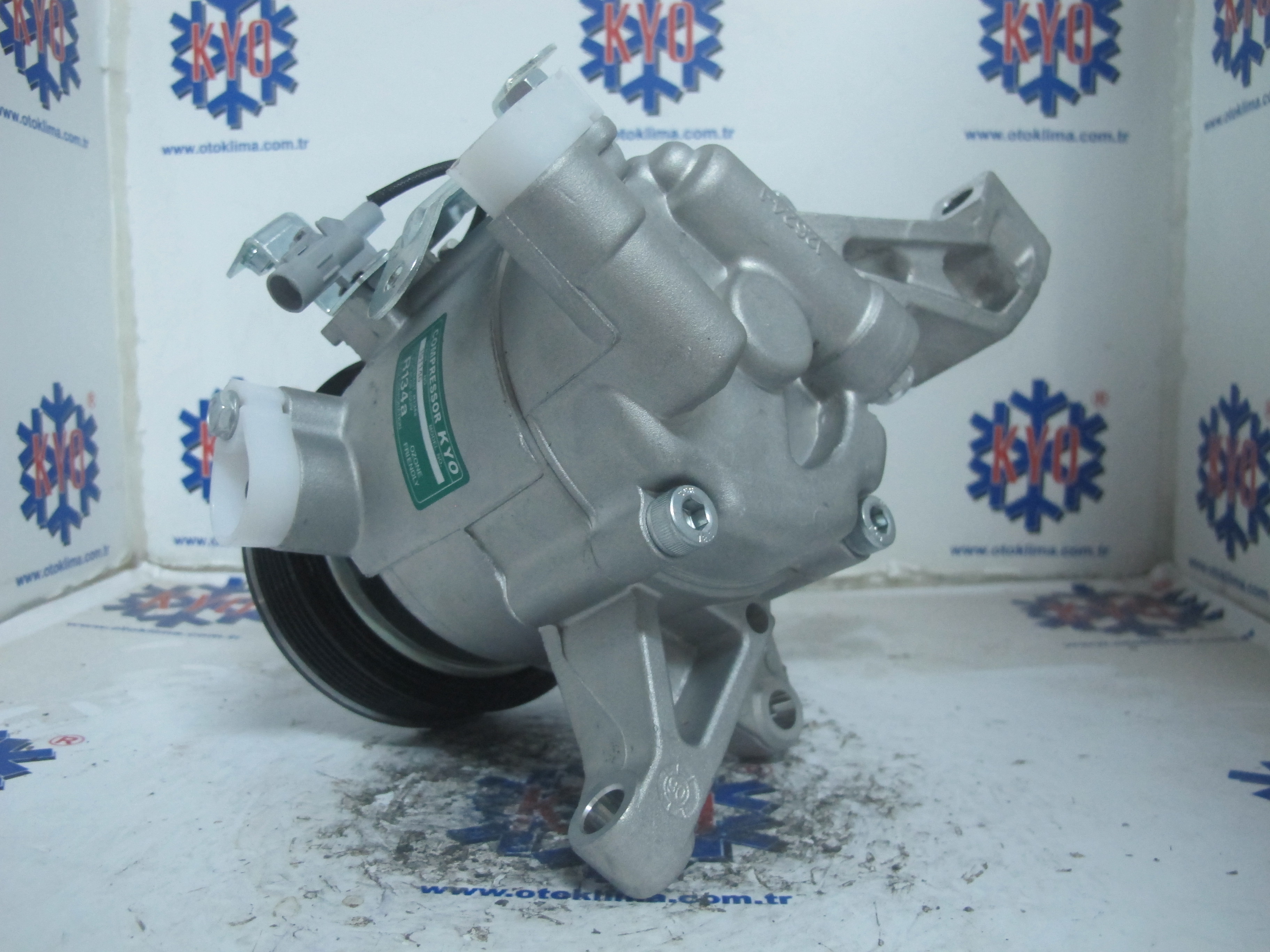 KYOK150367 SUBARU FORESTER 7 PK OEM: 73111FL030