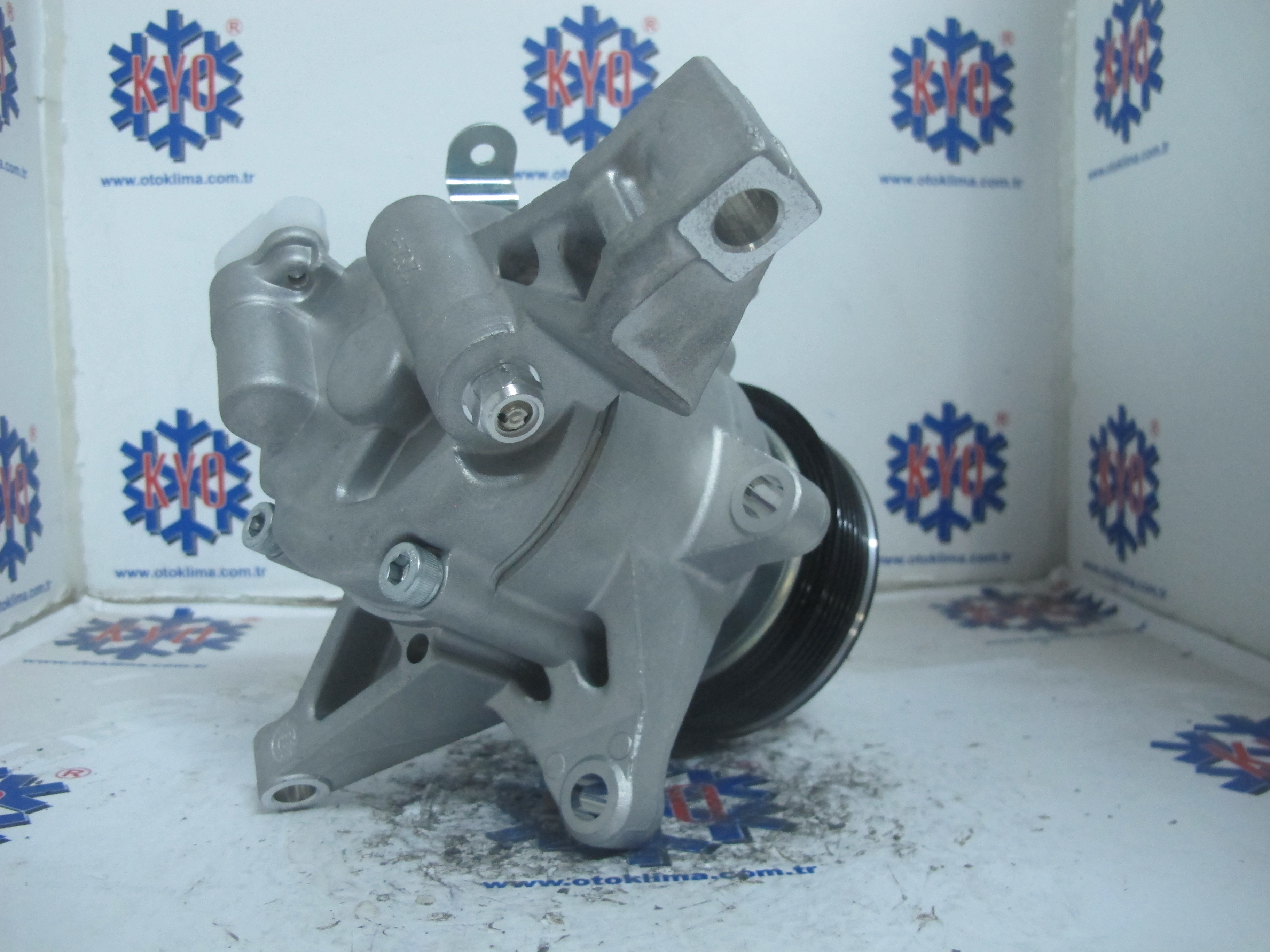 KYOK150367 SUBARU FORESTER 7 PK OEM: 73111FL030