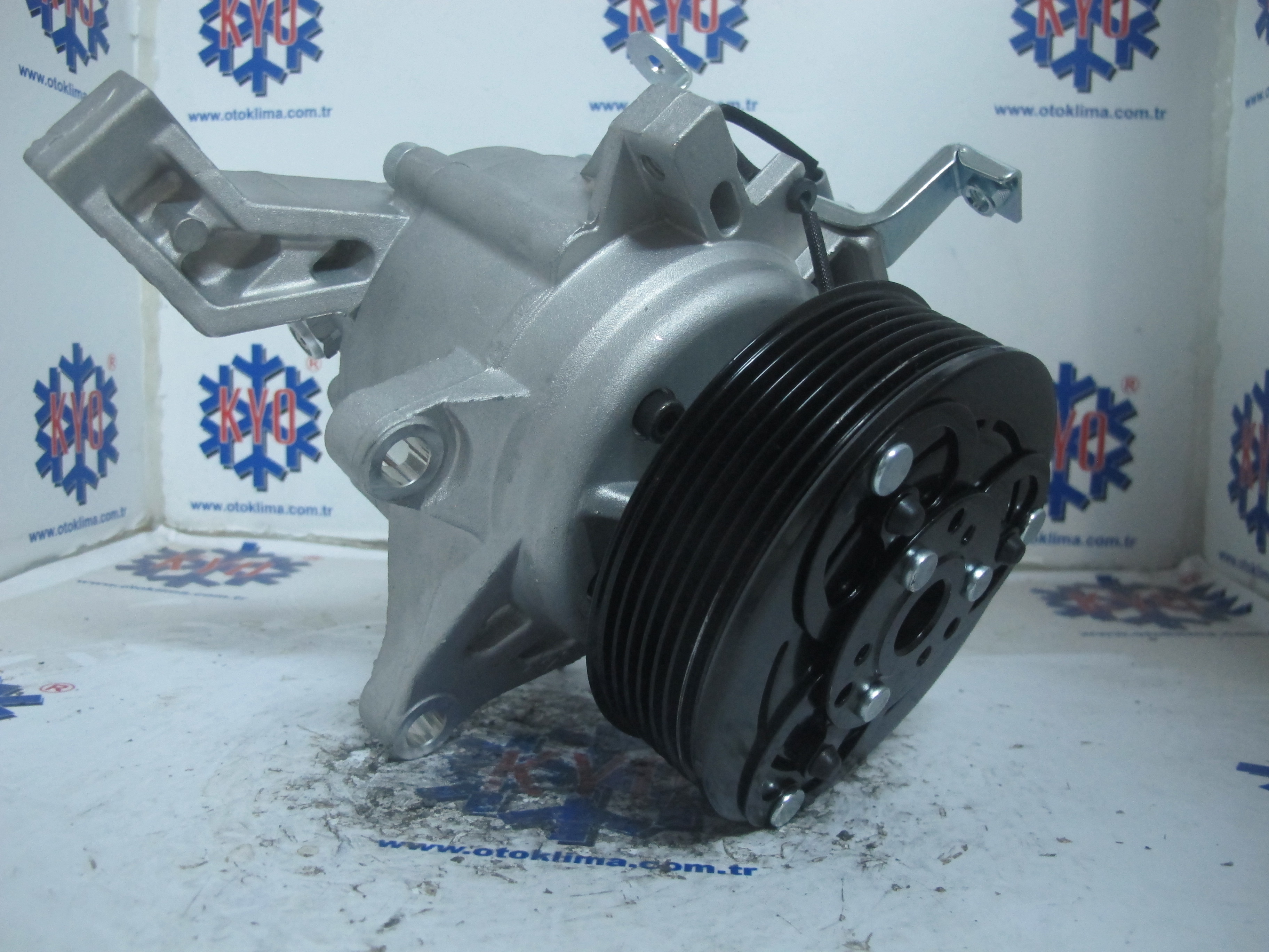 KYOK150367 SUBARU FORESTER 7 PK OEM: 73111FL030