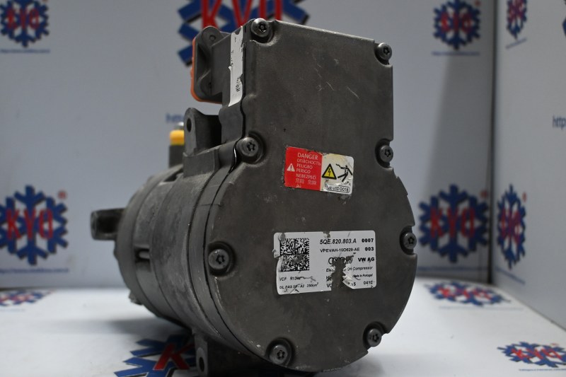 KYOK150501 VOLSKWAGEN GOLF VII / PASSAT / AUDİ A3 OEM : 5QE820803A