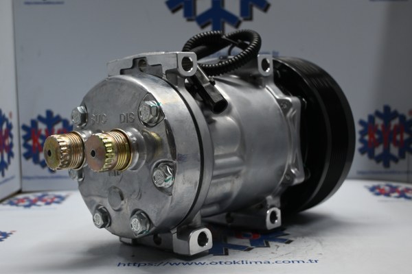 KYOK150537 NEW HOLLAND TRAKTÖR 8 PK 12V OEM: 317008A2, 317008A3, 504078610, 87775469, 86993463, 84279787, 86992688, 
