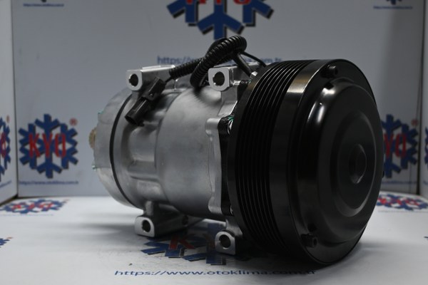KYOK150537 NEW HOLLAND TRAKTÖR 8 PK 12V OEM: 317008A2, 317008A3, 504078610, 87775469, 86993463, 84279787, 86992688, 