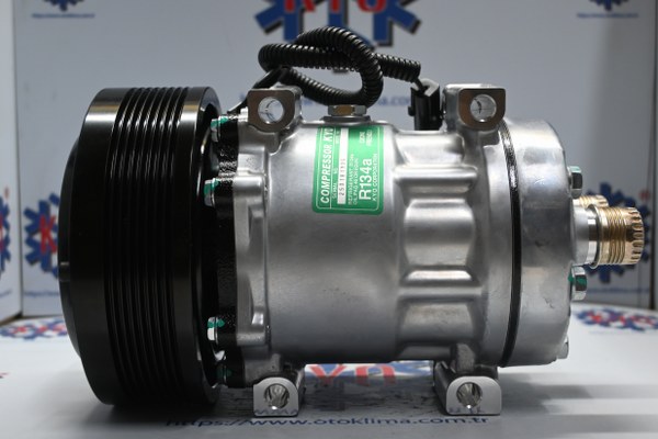 KYOK150537 NEW HOLLAND TRAKTÖR 8 PK 12V OEM: 317008A2, 317008A3, 504078610, 87775469, 86993463, 84279787, 86992688, 