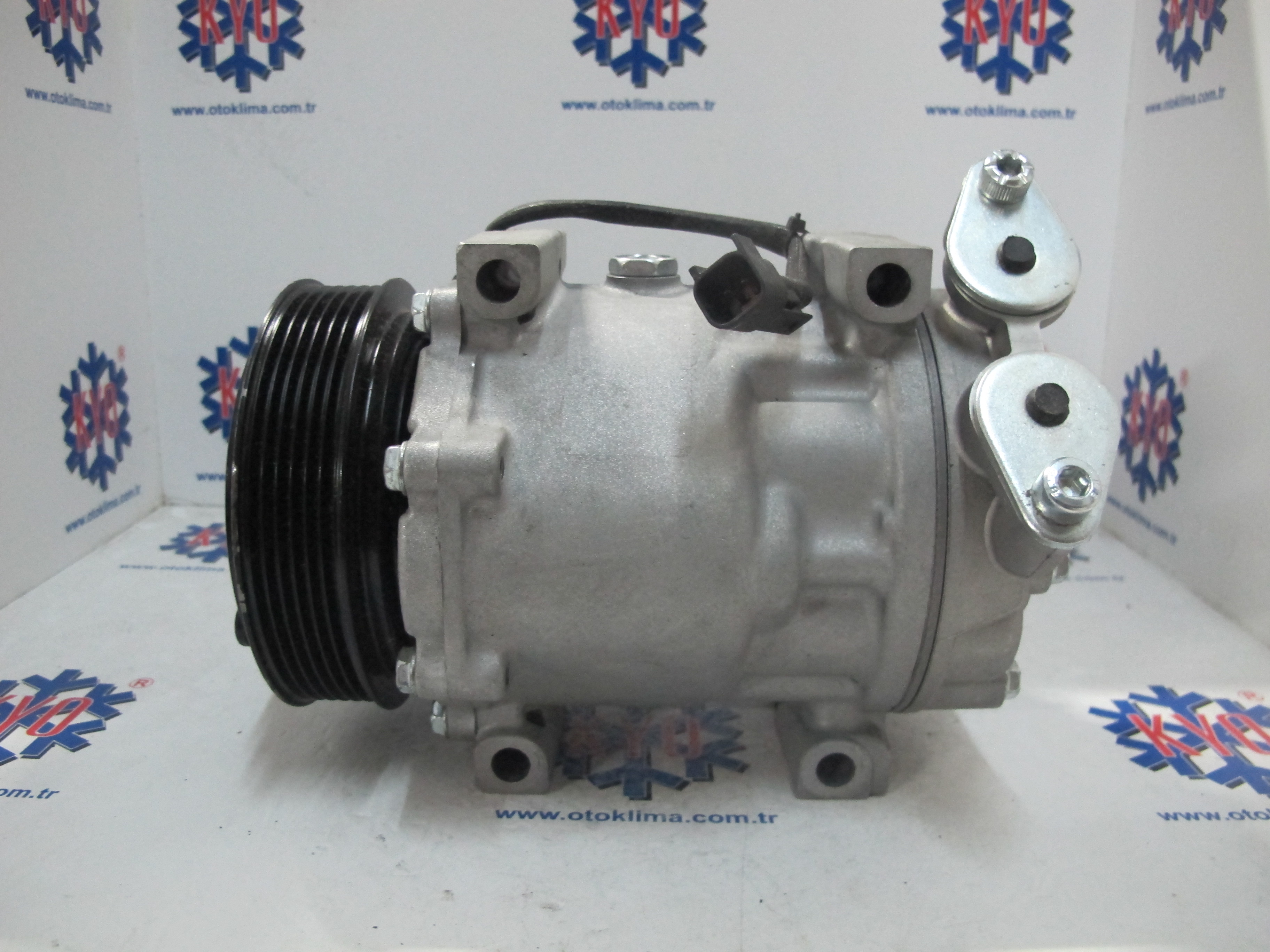 KYOK15118 FORD OEM: 1438877