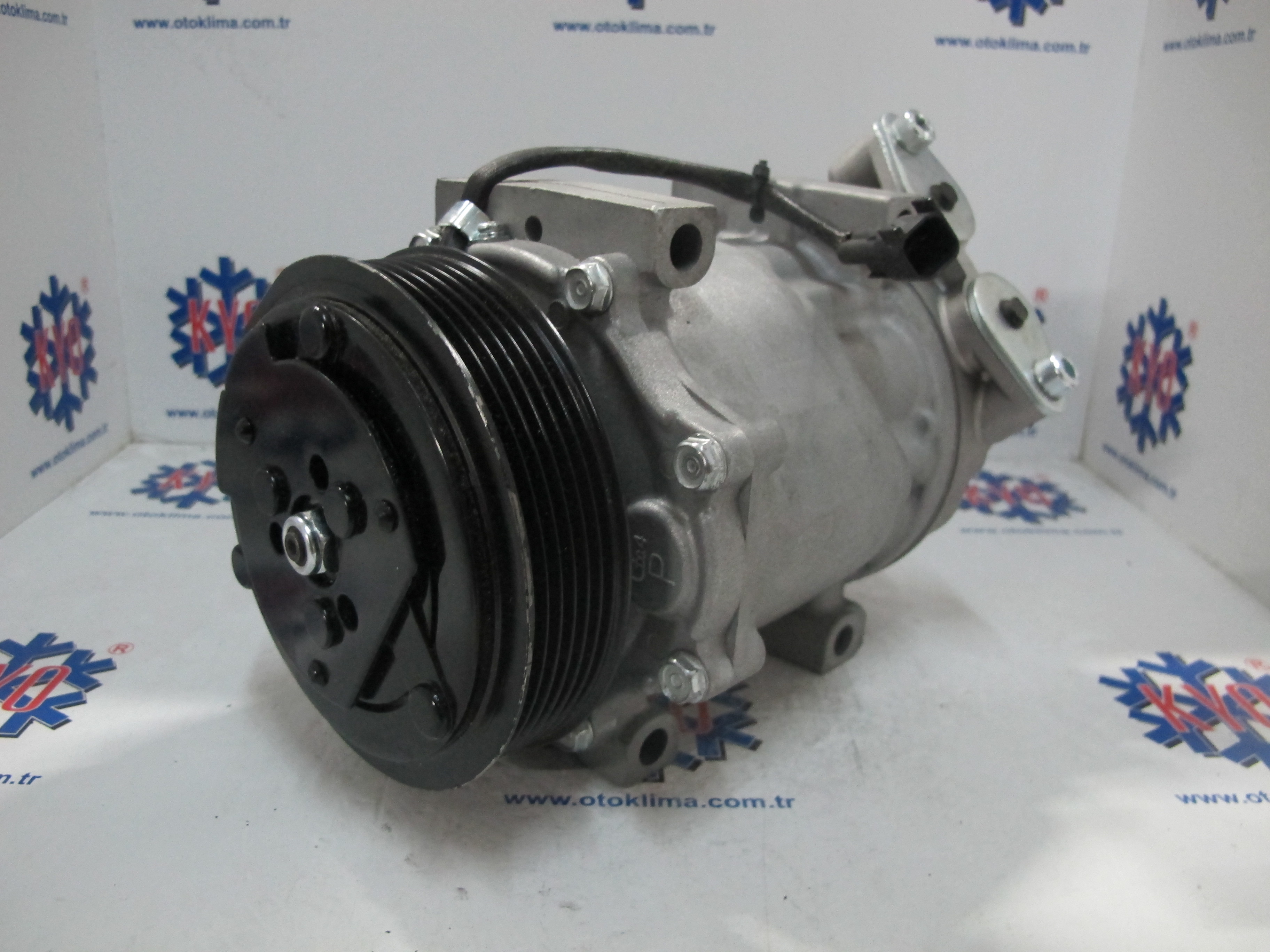 KYOK15118 FORD OEM: 1438877