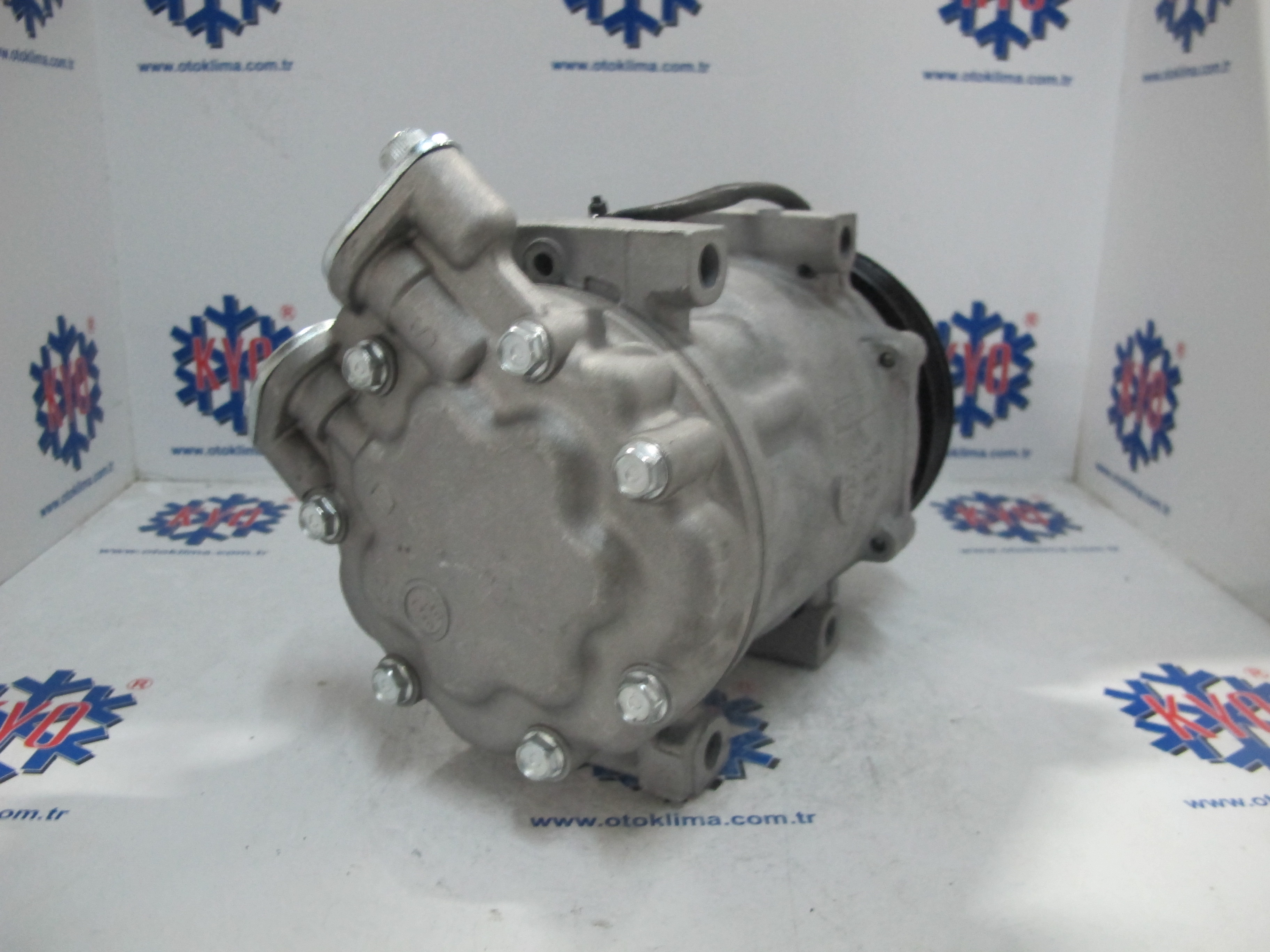 KYOK15118 FORD OEM: 1438877