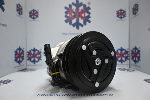 KYOK15120 İŞ MAKİNESİ TRAKTÖR V KAYİŞ OEM : 717638