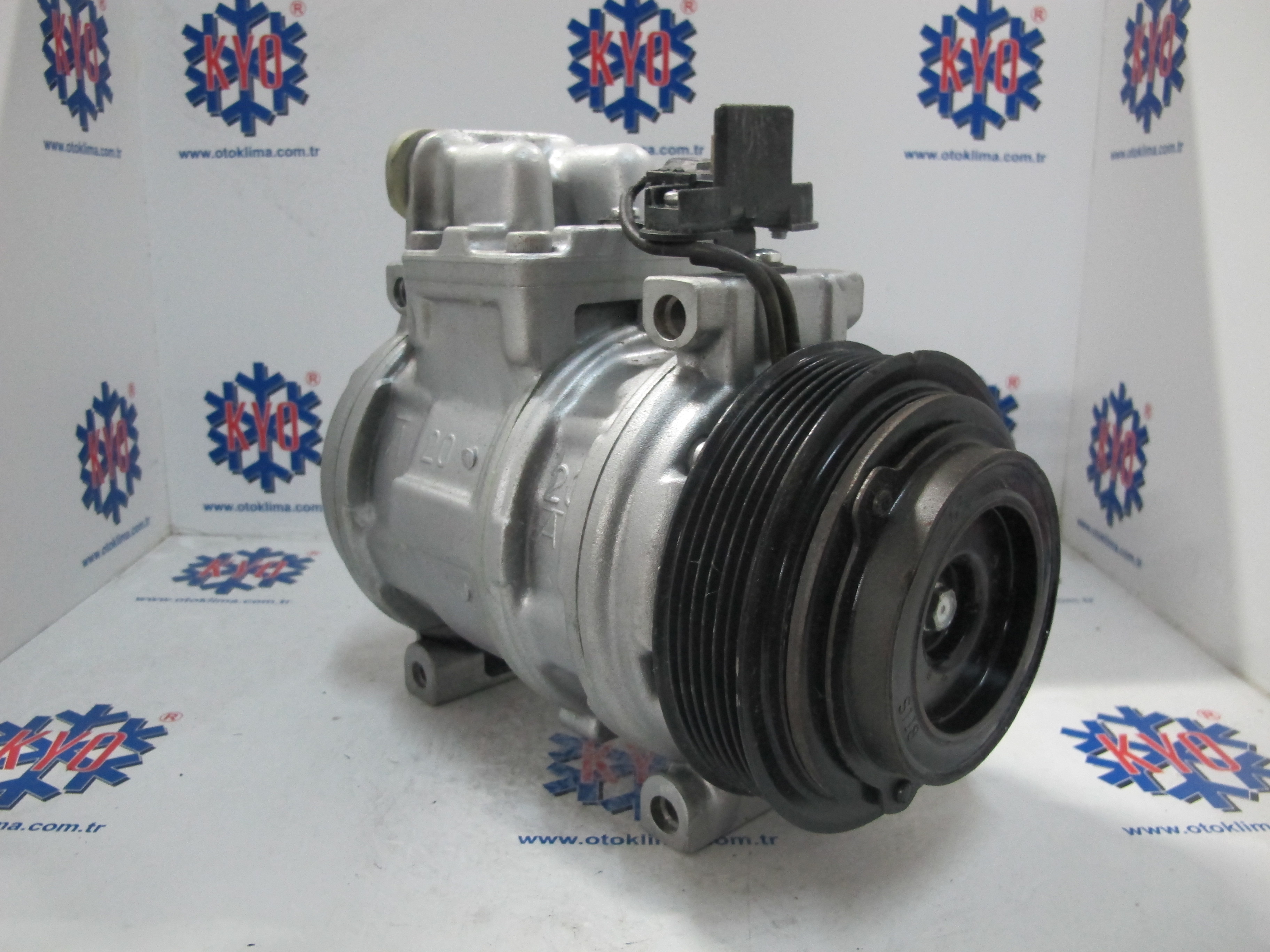 KYOK151228 W140  OEM: 447200-6720