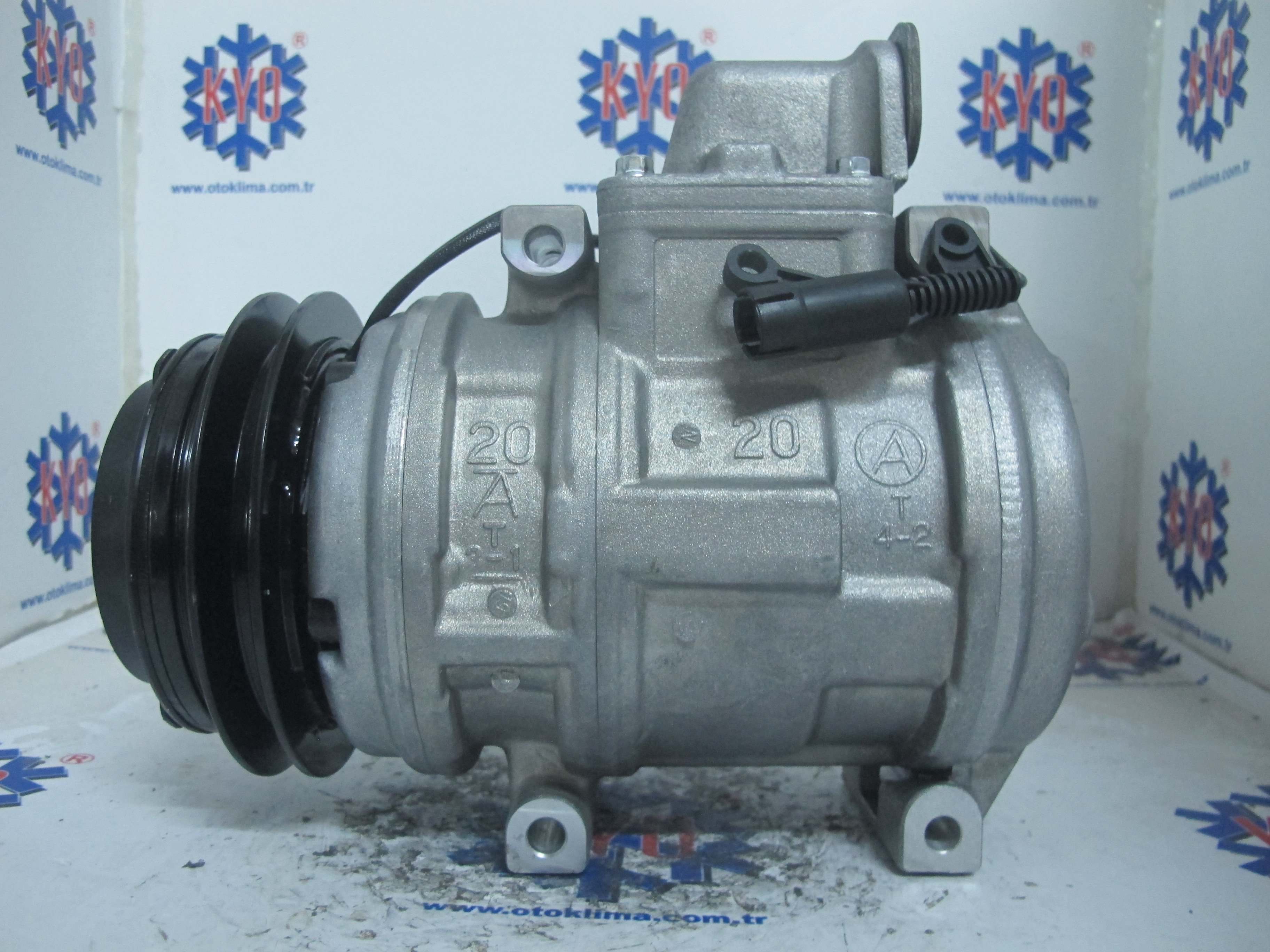 KYOK151237 MERCEDES BENZ  W126 OEM: 0002302511