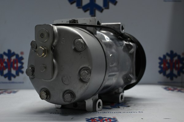 KYOK151334 RENAULT LAGUNA 1.8 6 PK OEM : 7700108413