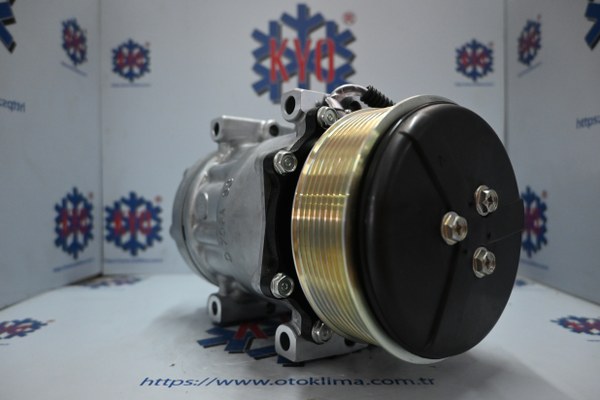 KYOK151603 JCB İŞ MAKİNESİ 8 PK POLİ 12V OEM:320/08562