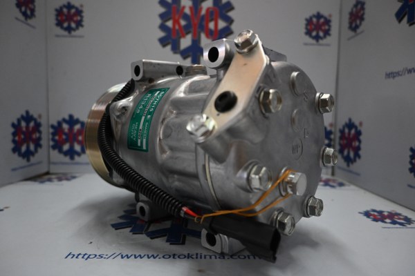 KYOK151603 JCB İŞ MAKİNESİ 8 PK POLİ 12V OEM:320/08562