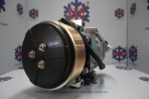 KYOK151603 JCB İŞ MAKİNESİ 8 PK POLİ 12V OEM:320/08562